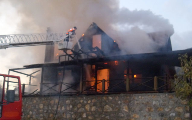 Bakıda villa yandı