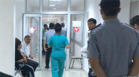 Məşhur müğənni təcili xəstəxanaya yerləşdirildi - FOTO