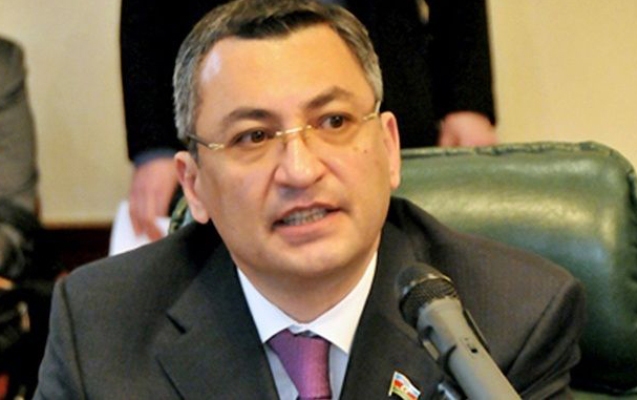 Yeni sədr mətbuat xidmətini işdən azad etdi