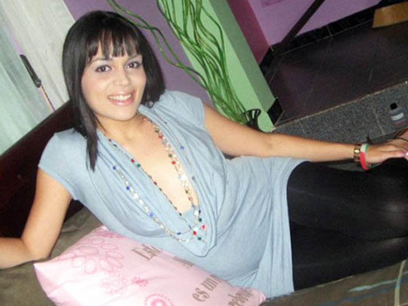 Şagirdi ilə yatmaq üçün günlük ev kirayələyən qadın müəllim tutuldu - FOTO