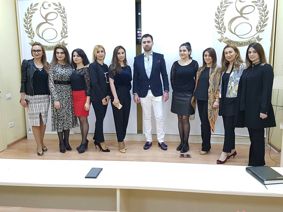 Gənc və uğurlu ressam Cesar Mammadov Etika Akademiyasında Muasir İncəsənətdə dəyərlər mövzusunda seminar keçdi.