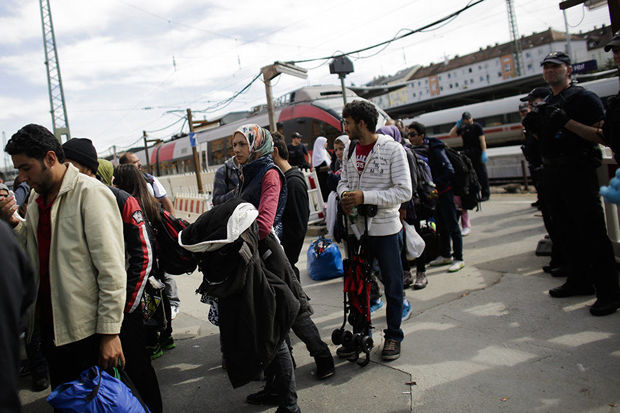 Almaniya miqrasiya qaydalarını sərtləşdirir