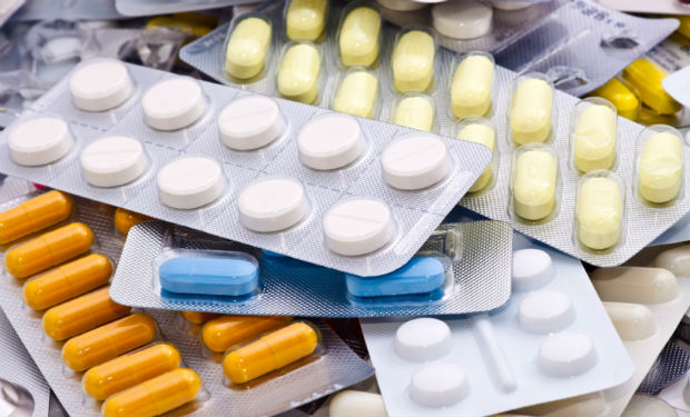 Nəzarətsiz qalan 3 yaşlı körpə dərmandan zəhərləndi