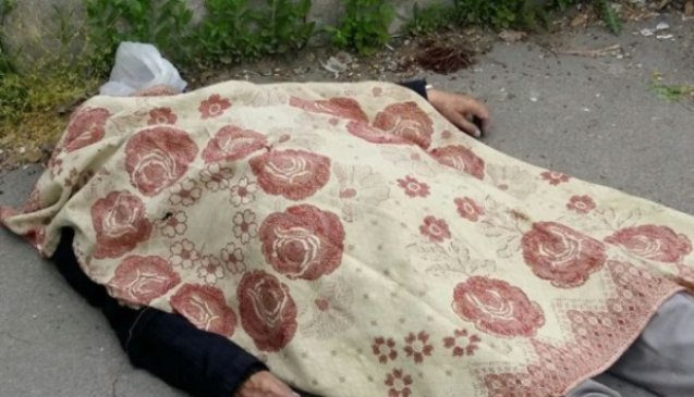 Göyçayda marketin qarşısında naməlum kişi meyiti tapılıb - Foto