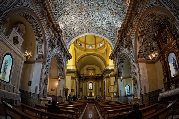 Mədinədə kilsə tikilir