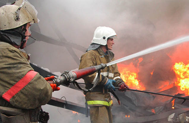 Şirvanda 12 otaqlı ev yanıb