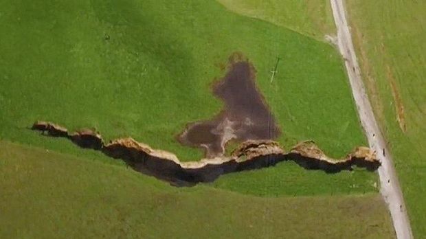 Yeni Zelandiyada nəhəng yarğan yaranıb