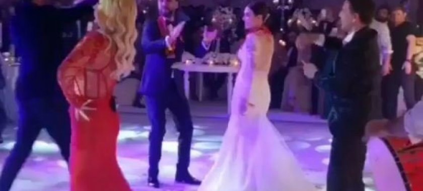 Eks nazirimizin oğlunun iştirak etdiyi toyda PULLAR HAVADA 