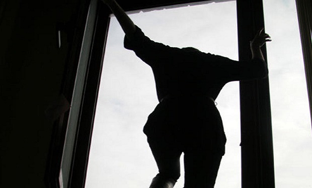 Sabunçuda 40 yaşlı qadın intihara cəhd etdi