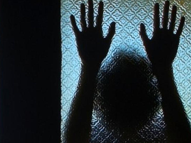 Ər arvadı ilə yatan əmisioğlunu öldürdü - Şamaxıda