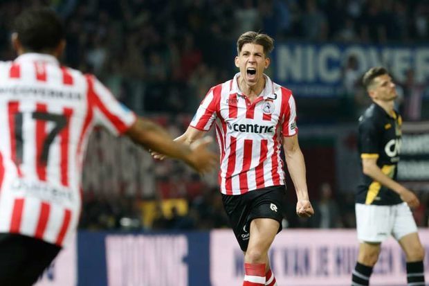 Holland futbolçu 40 metrdən avtoqol vurdu – VİDEO