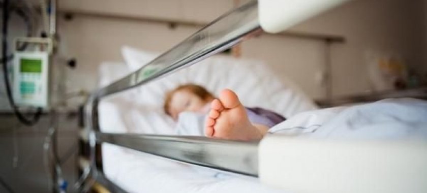 1 yaşlı körpə evdə nəzarətsiz qaldı, başına bədbəxt hadisə gəldi