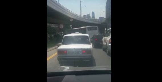 Bakıda hər kəs avtobus sürücüsünün bu hərəkətindən danışır - VİDEO