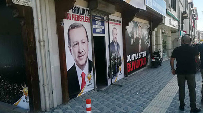 Hakim partiyanın binasına hücum olub