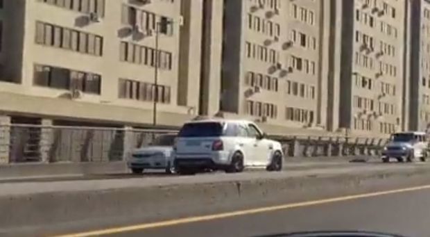 Toy karvanının qarşısını kəsən sürücü cərimələndi - VİDEO