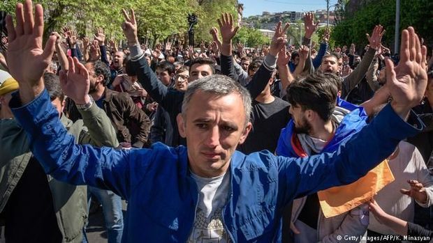 Yerevan küçələrini etiraz dalğası bürüyüb
