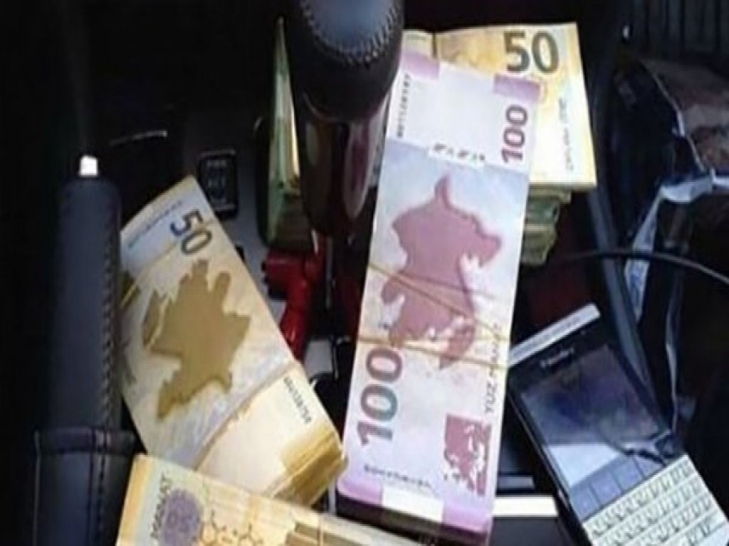 BAKIDA REKTORUN OTAĞINDAN YARIM MİLYON MANAT OĞURLANDI - FİLM KİMİ HADİSƏ