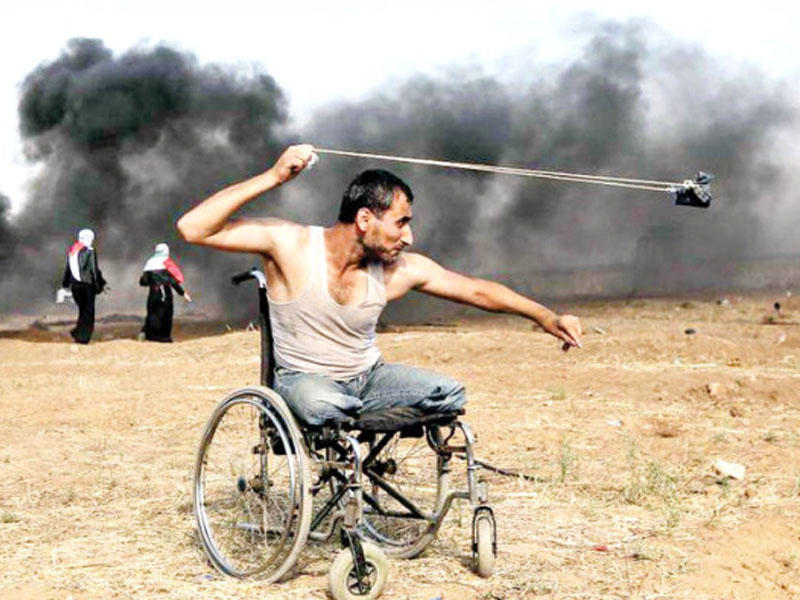 Etiraz aksiyalarına əlil arabasında qatılan müsəlman da öldürüldü - FOTO