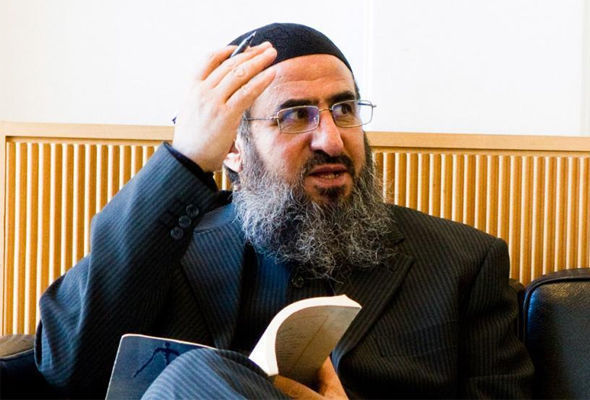 Şeyx saxta mollalardan danışdı