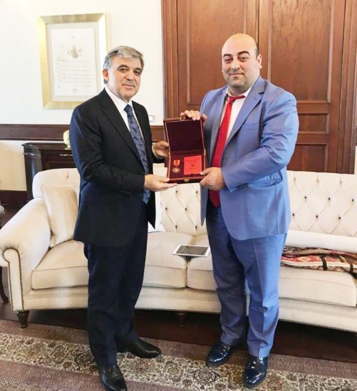 Türkiyənin sabiq Prezidenti Abdullah Gülə “Azərbaycanın dostu” qızıl ordeni təqdim olunub