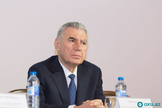 Əli Həsənov məcburi köçkün etirazlarına təşkilatçılığı təkzib edir