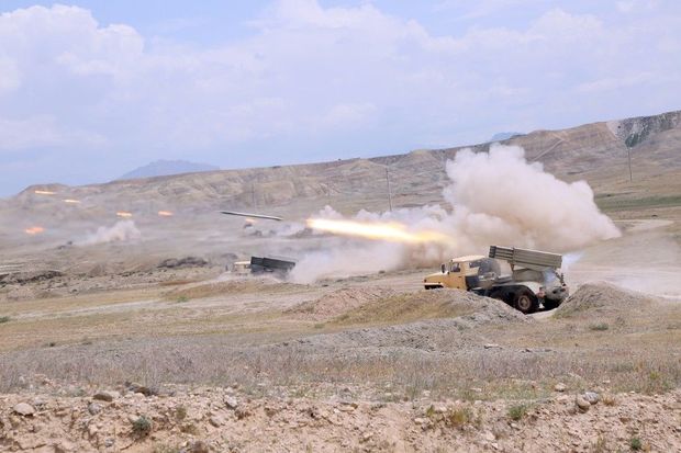 Raket-artilleriya bölmələrinin taktiki təlimləri - FOTO