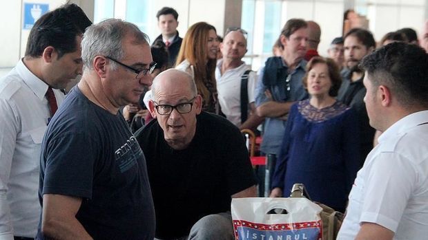 Türkiyədə İsrail səfirini “təhqir etdilər” – VİDEO