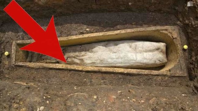 Qəbrdə fırlandığı deyilən mərhum xalq artistimizin məzarı açılıb? - FOTO