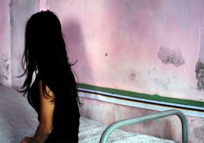 Əri iki uşaq anasının başqa kişi ilə şəklini tapdı, qan tökdü - Azərbaycanda