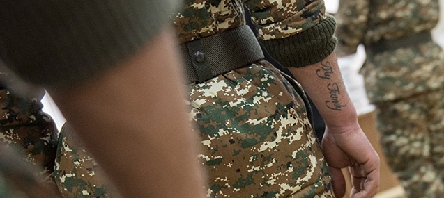 Əsgər atalığına qumbara atdı, sonra baltaladı - Yerevanda dəhşətli qətl