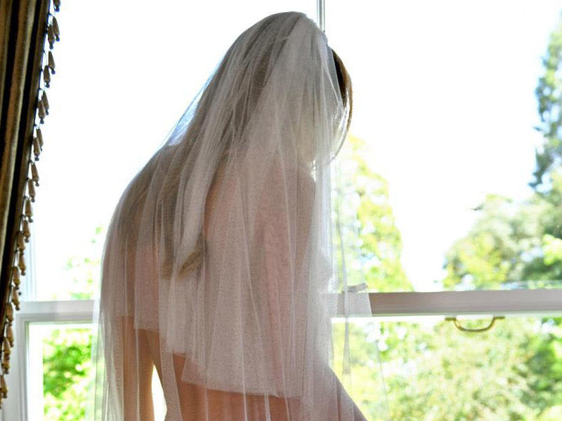 Yeni gəlinlik dəbi: alt paltarı və fata - FOTO