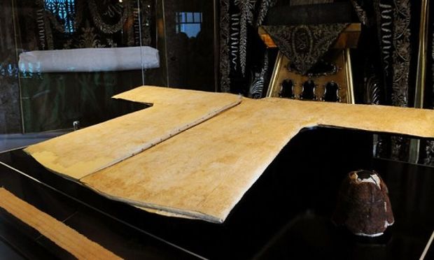 İstanbulda Məhəmməd Peyğəmbərin plaşını görmək mümkündür