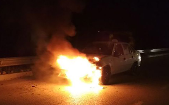 Gəncədə avtomobil durduğu yerdə yandı - Xəsarət alan var