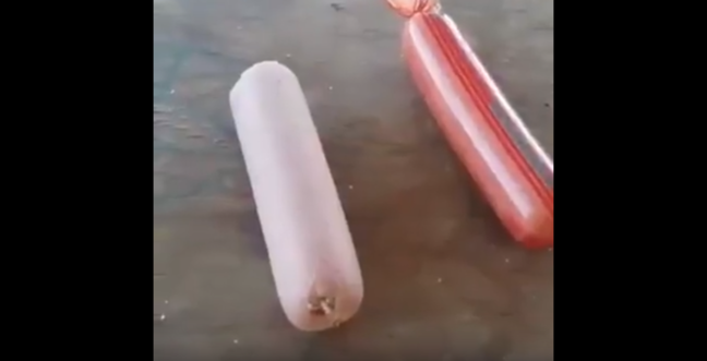 Marketdən sosiska aldı içindən görün nələr çıxdı - VİDEO