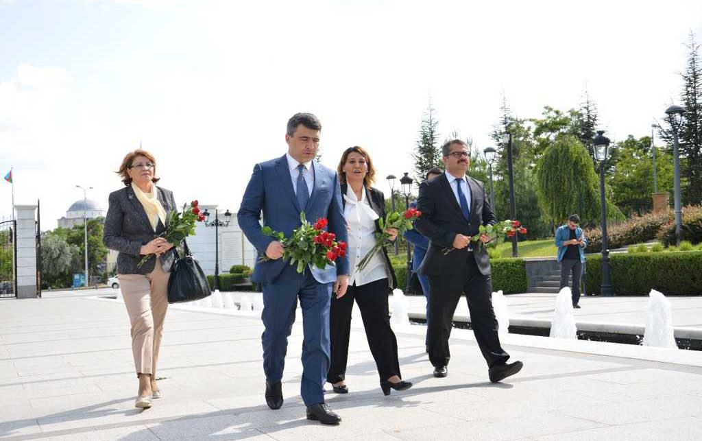 Nazirin ilk xarici səfəri