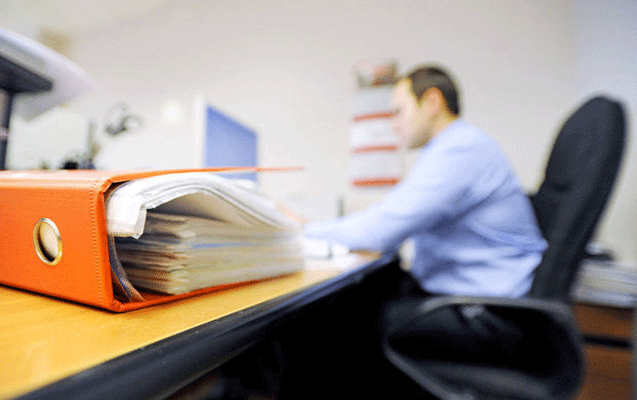 Azərbaycanda dövlət qulluqçularının sayı və maaşı nə qədərdir?