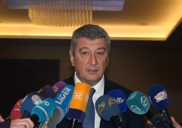 Ramiz Həsənov kollektivə təqdim olunub