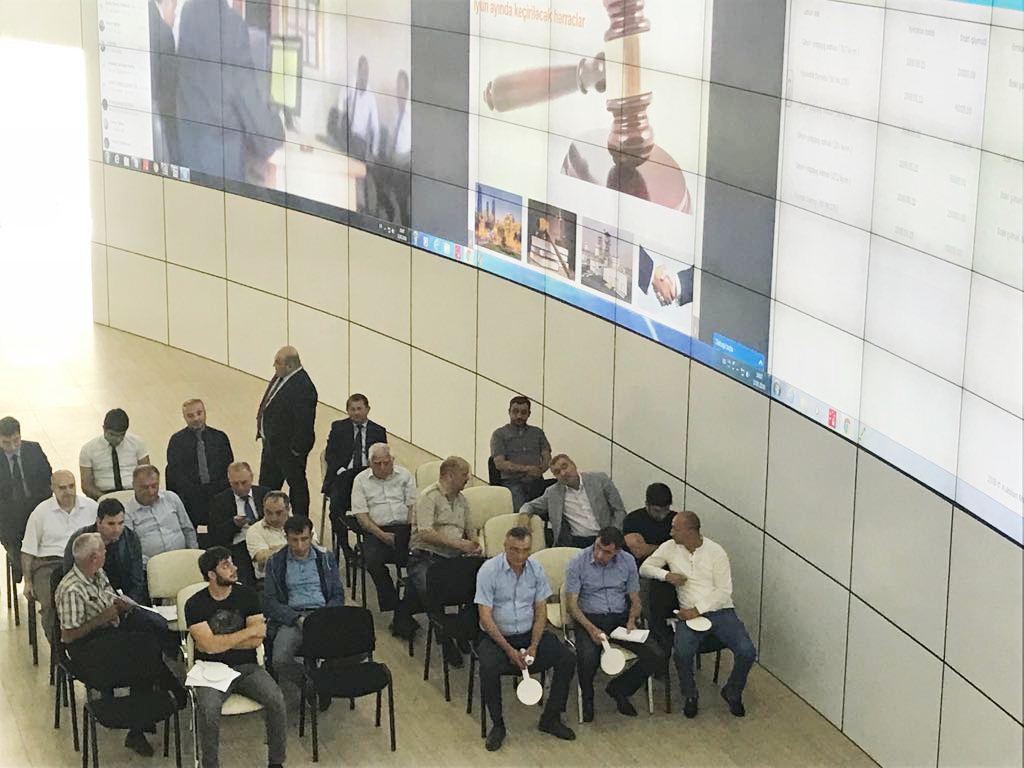 Növbəti hərracın yekunu: 2 əmlaka 10 sifariş verilib