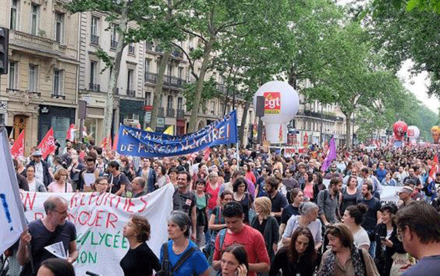 Fransa ayağa qalxdı - Makronun şəkli yandırıldı