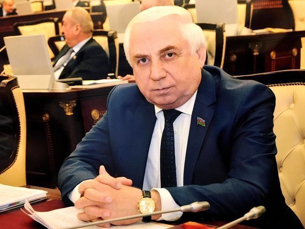 Hadi Rəcəbli: “Facebook” ailə dağıdır