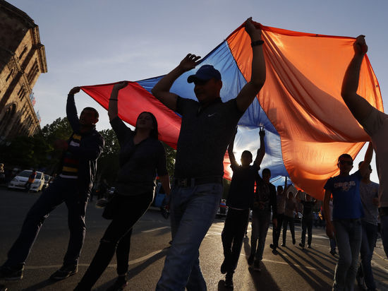 Ermənilər Rusiyaya qaçır