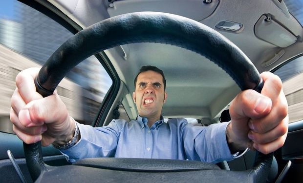 Avtomobil qaçıran ruhi xəstə qəza törətdi