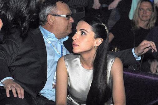 Bank rəhbəri məşuqəsi Nailə Əsgərzadəyə milyard bağışladı - FOTO