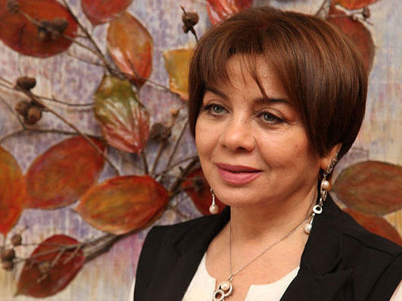 71 yaşlı əməkdar artist görünüşü ilə meydan oxudu - FOTO