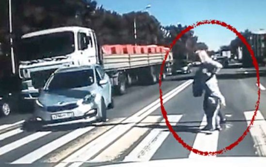 Piyadaya yol verdi və... - Başına görün nə gəldi / VİDEO