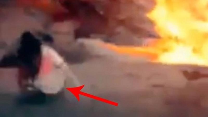 Azyaşlı qızın ayağı sürüşdü, vulkanın lavasına düşdü - VİDEO