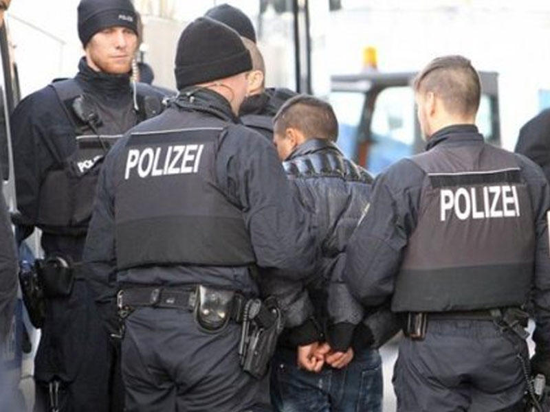 Xüsusi təyinatlılar azərbaycanlı ailəni Almaniyadan qovdular