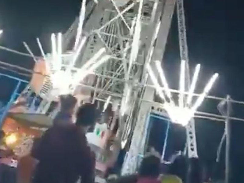 Şeytan çarxının yelləncəyi qopdu, 8 nəfər yerə çaxıldı - VİDEO
