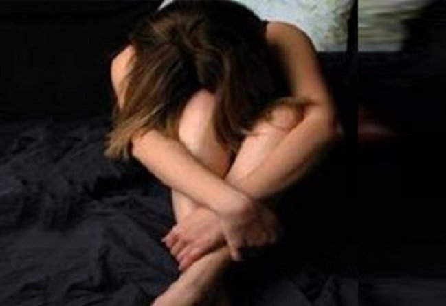 Sosial şəbəkədə tanış olduğu kişiyə intim şəkillərini göndərdi, şantaj olundu - Bakıda