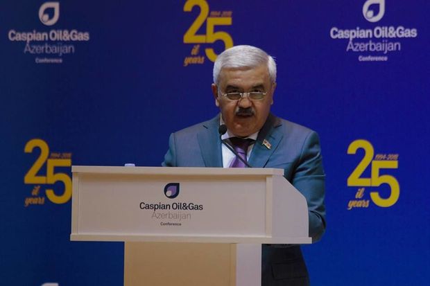 Rövnəq Abdullayev: Təbii qazın Avropaya nəqlinin bir addımlığındayıq